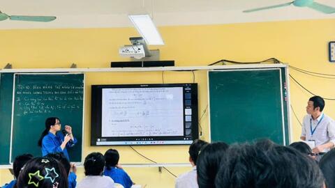 Tổ Lý - Kỹ Thuật trường THPT Yên Dũng số 1 hội giảng, sinh hoạt chuyên môn Chào mừng ngày phụ nữ Việt Nam 20/10